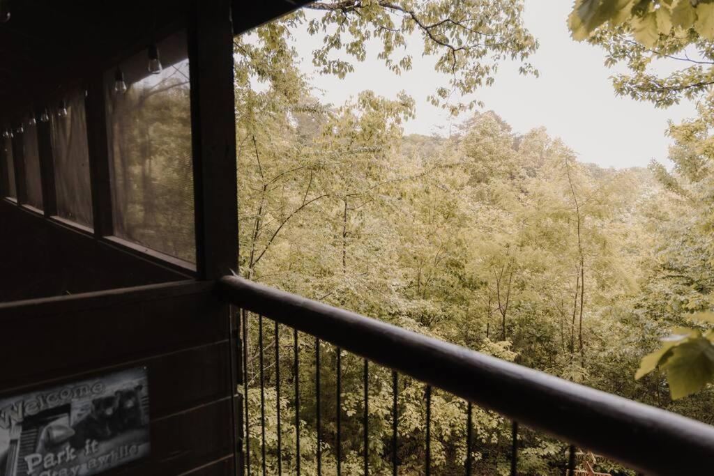 Misty Mountain Sunrise Holiday home